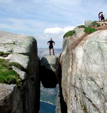 Kjeragbolten.